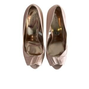 Tevolio Peep Toe Size 8 powder pink Satin‎ heels. Excellent condition.